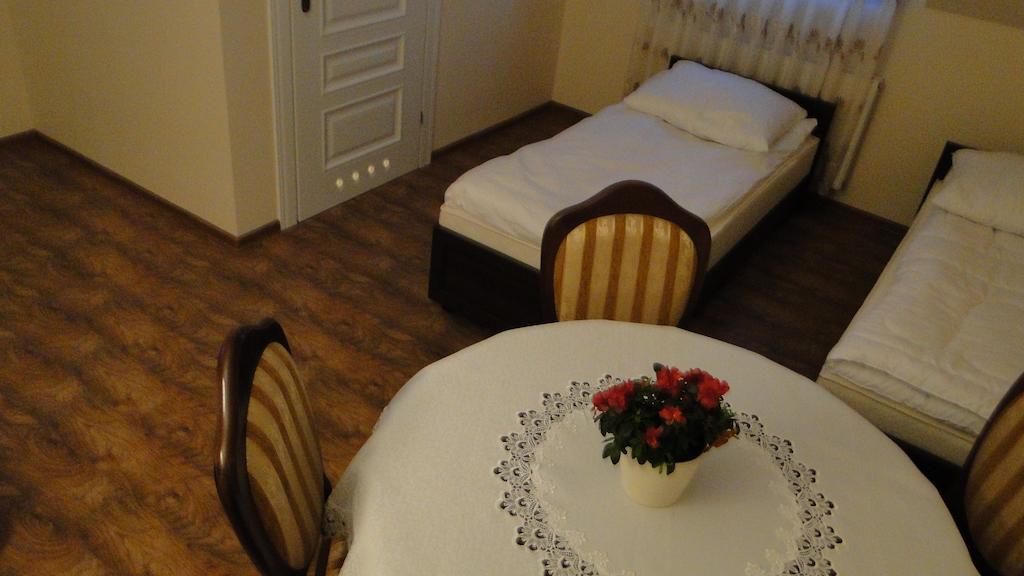 Pokoje Goscinne W Ratuszu Ogrodzieniec Camera foto
