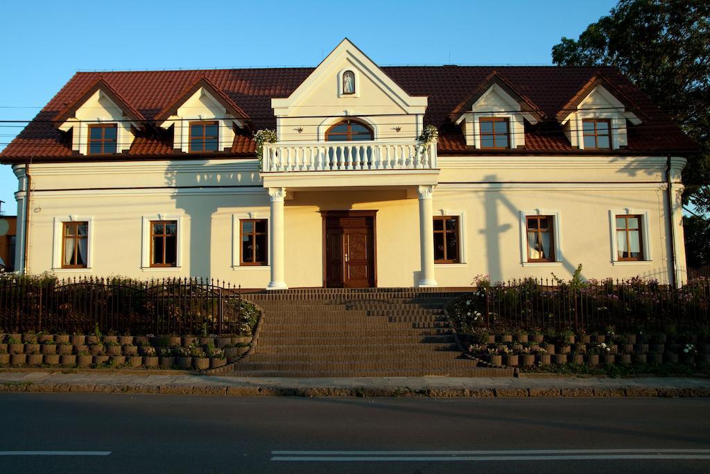 Pokoje Goscinne W Ratuszu Ogrodzieniec Esterno foto